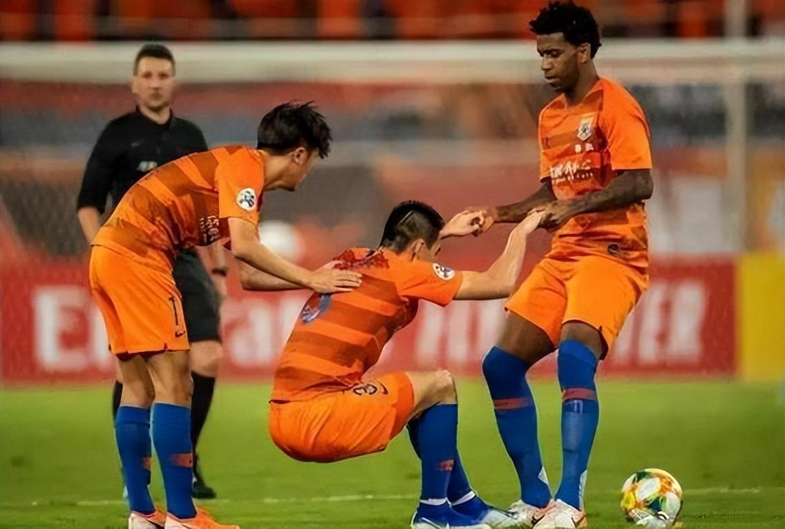 乐鱼网站-喜讯！鲁能前腰位置有一张底牌将在本赛季正式亮相，已跟队训练