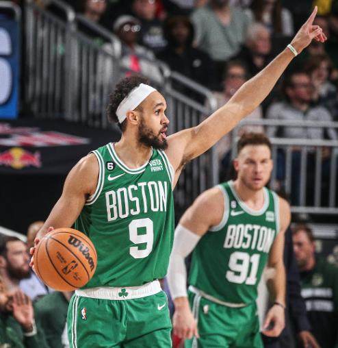 乐鱼app下载-赛季最热血一战！残阵绿军一度将雄鹿逼到悬崖边