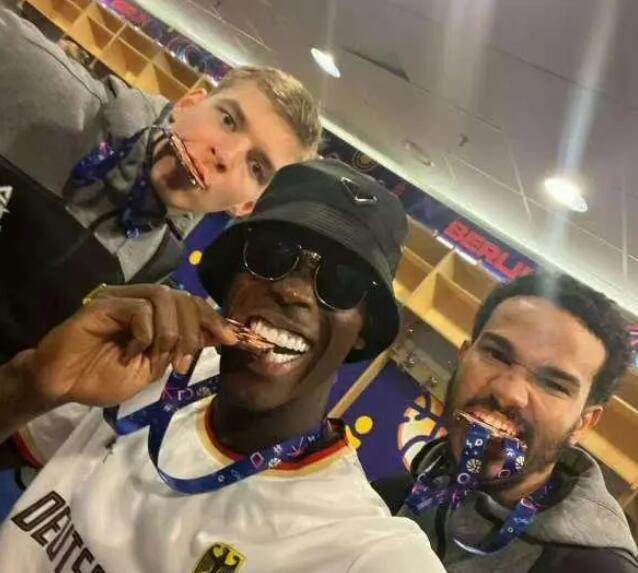 乐鱼网站-施罗德：铜牌收藏家里 在湖人有任务未完成