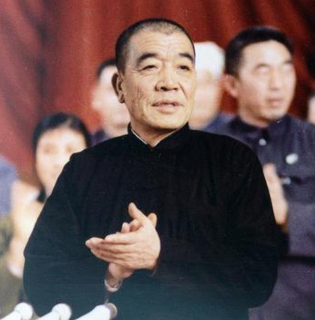 乐鱼官网-1986年陈永贵病逝，追悼会规格成难题，邓小平只说了一句话，全场安静